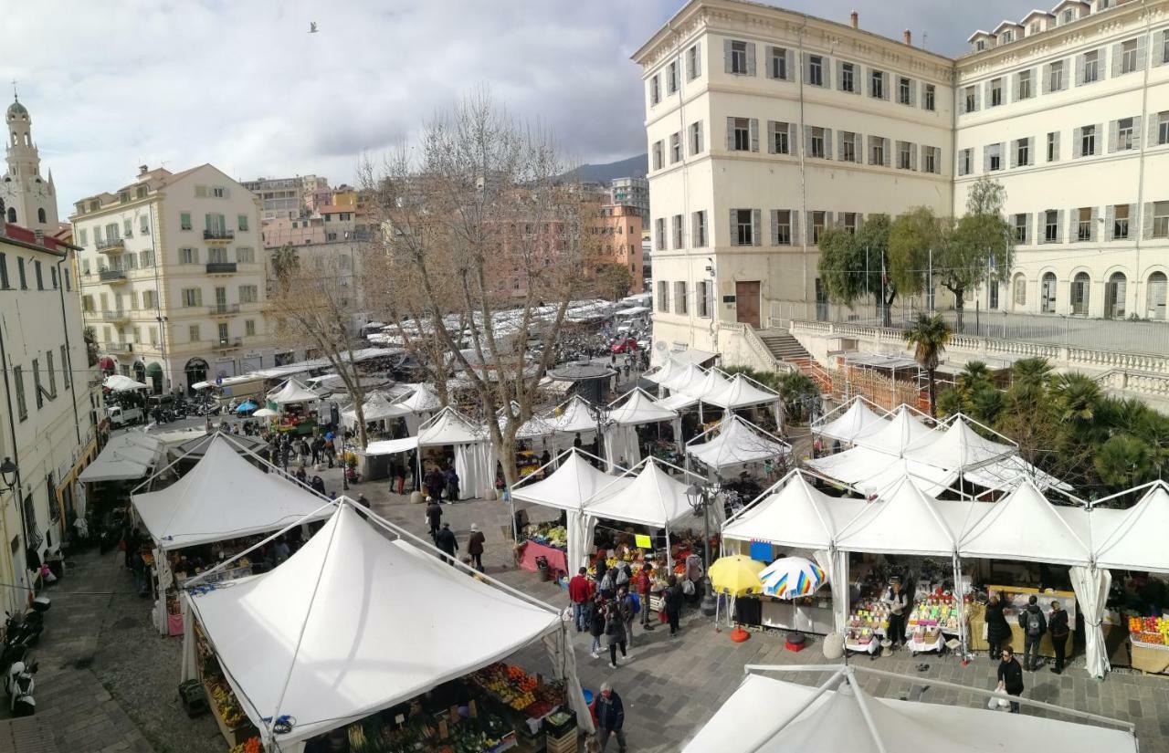 Homeholidaysanremo - Palace Exterior foto